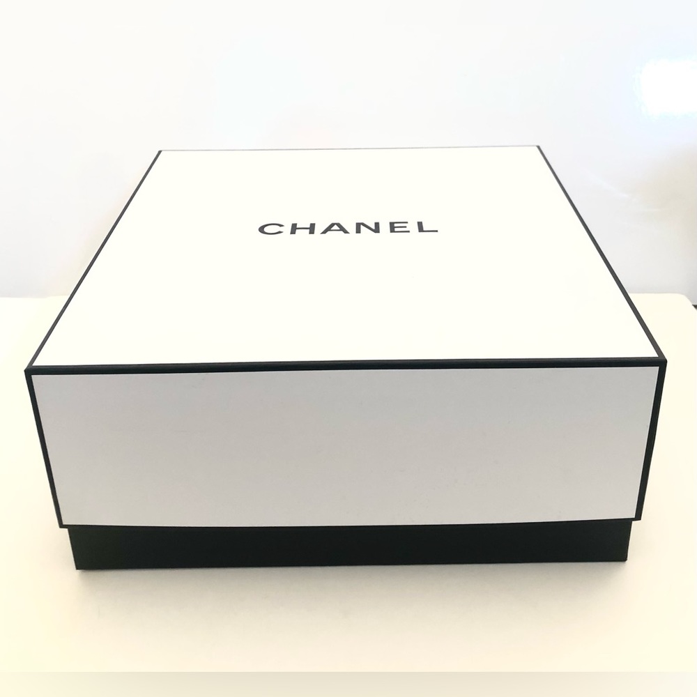 Chanel Keepsake Gift Box - Picture 8 of 9